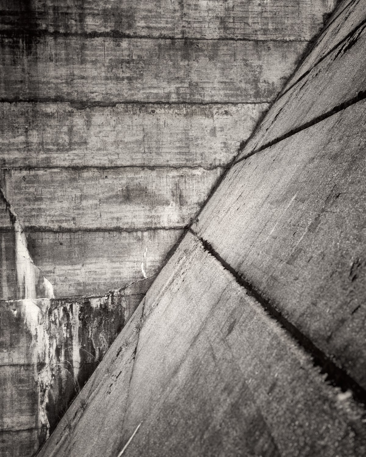 The Concrete Fold of Time