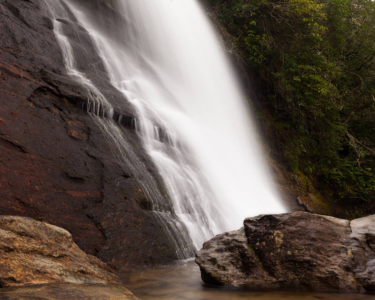 Veil of the Liquid Wall